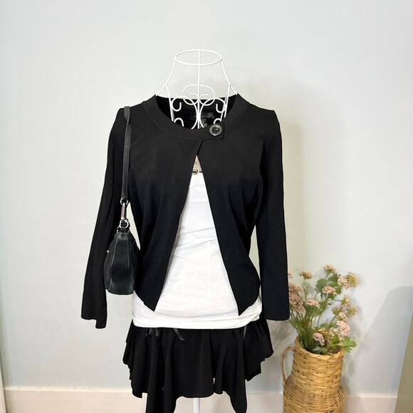 Gorgeous vintage y2k black fitted button-up cardigan with insane bell sleeves - Picture 2 of 6